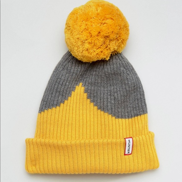 ❤️❤️PRELOVED❤️❤️ HUNTER Original Moustache Beanie Bobble Hat and Scarf - Picture 10 of 12